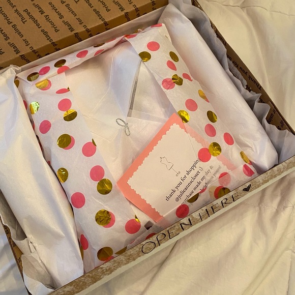 meet your posher, julie ann 💞 - Picture 2 of 2